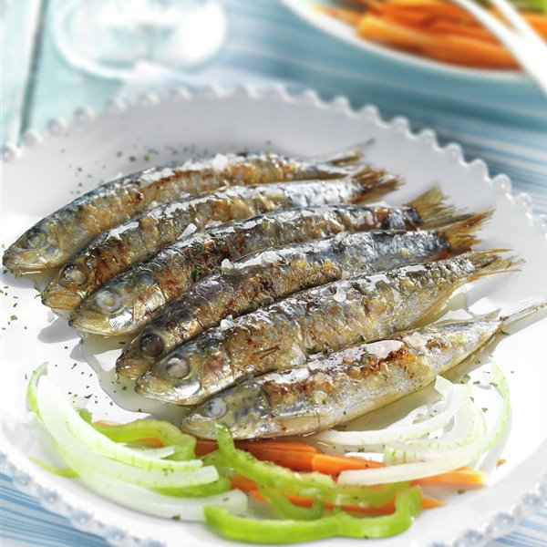 7 recetas con sardinas sabrosas y baratas para todos los gustos (rebozadas, escabeche, marinadas, brasa...)