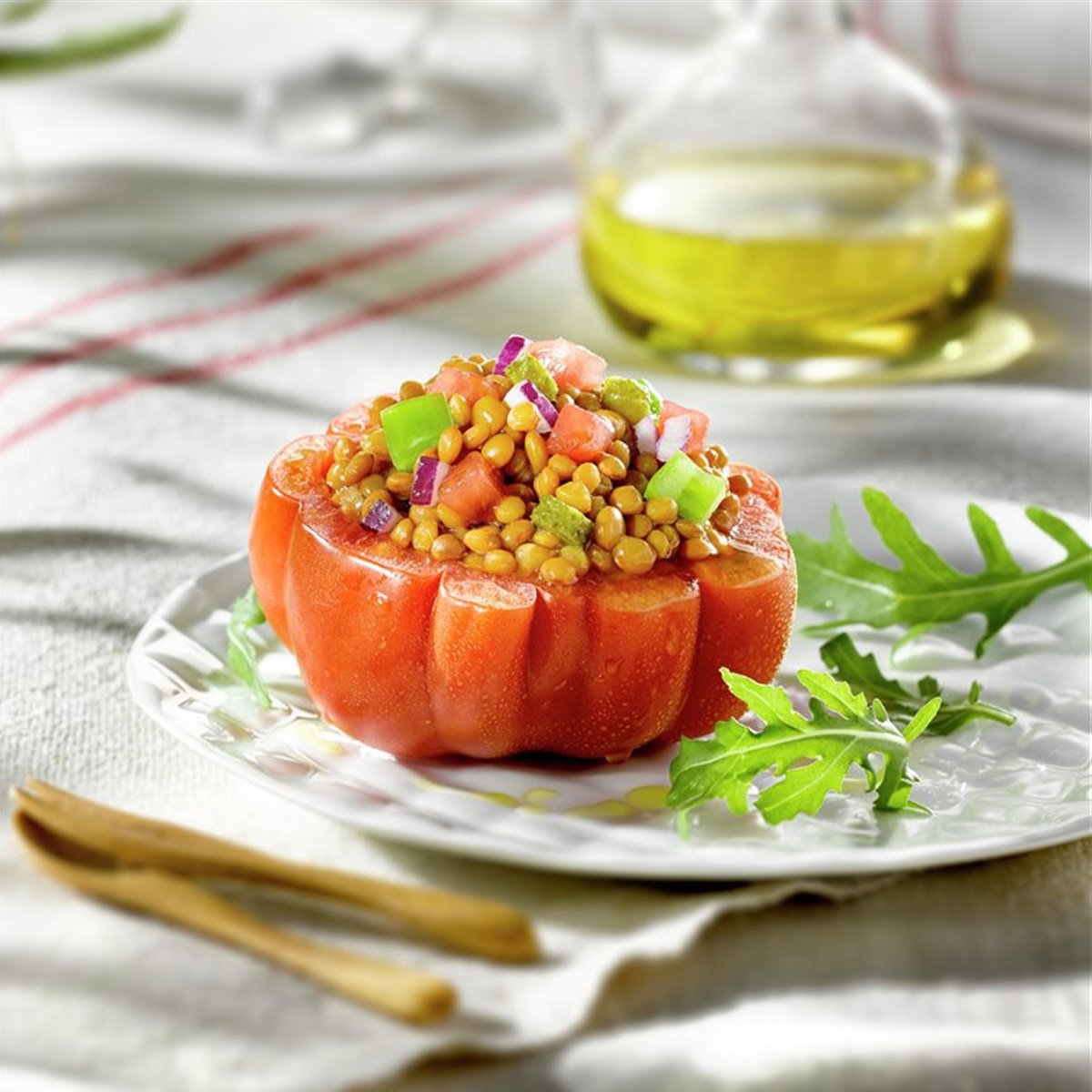 Tomates rellenos de ensalada de lentejas