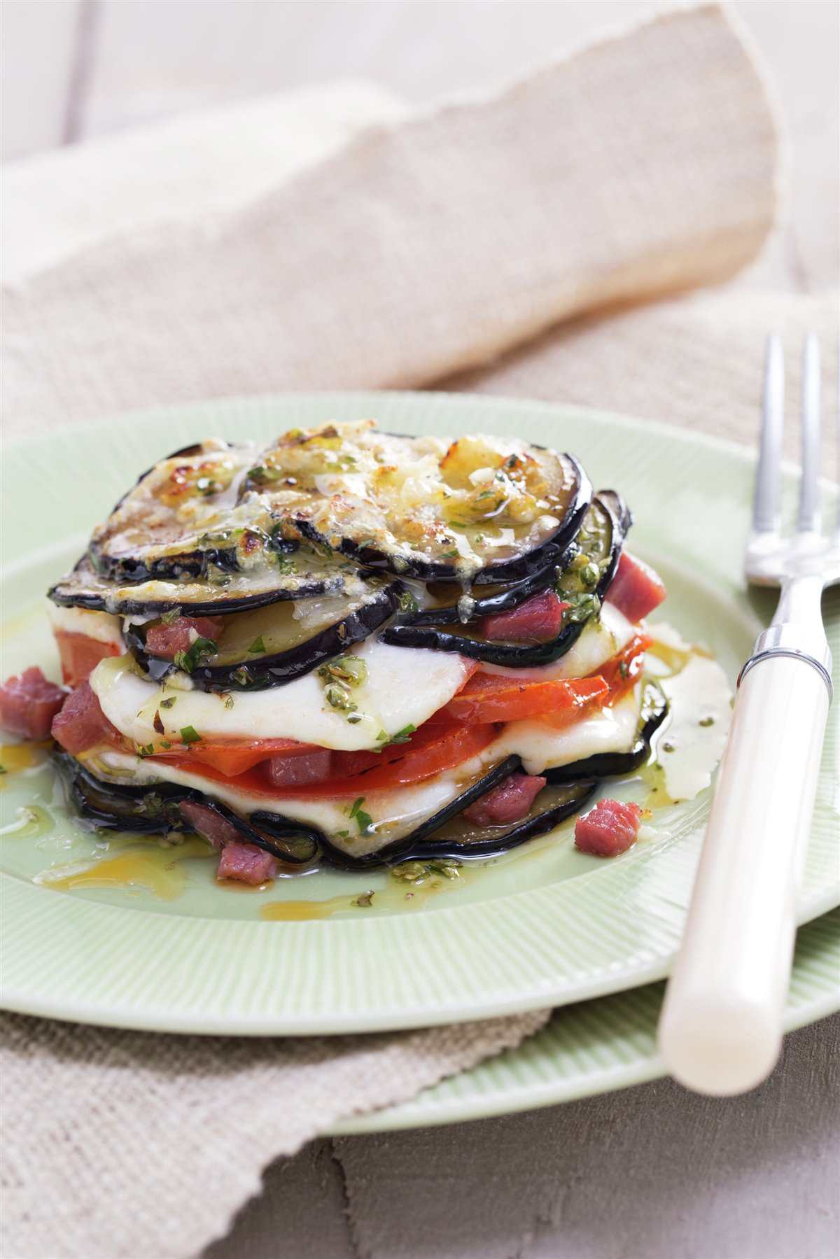 MILHOJAS DE BERENJENA, TOMATE Y MOZZARELLA.