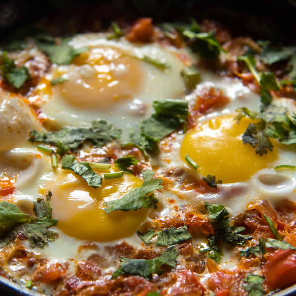Berenjenas con queso, huevo y tomate, cena saludable (sin horno)
