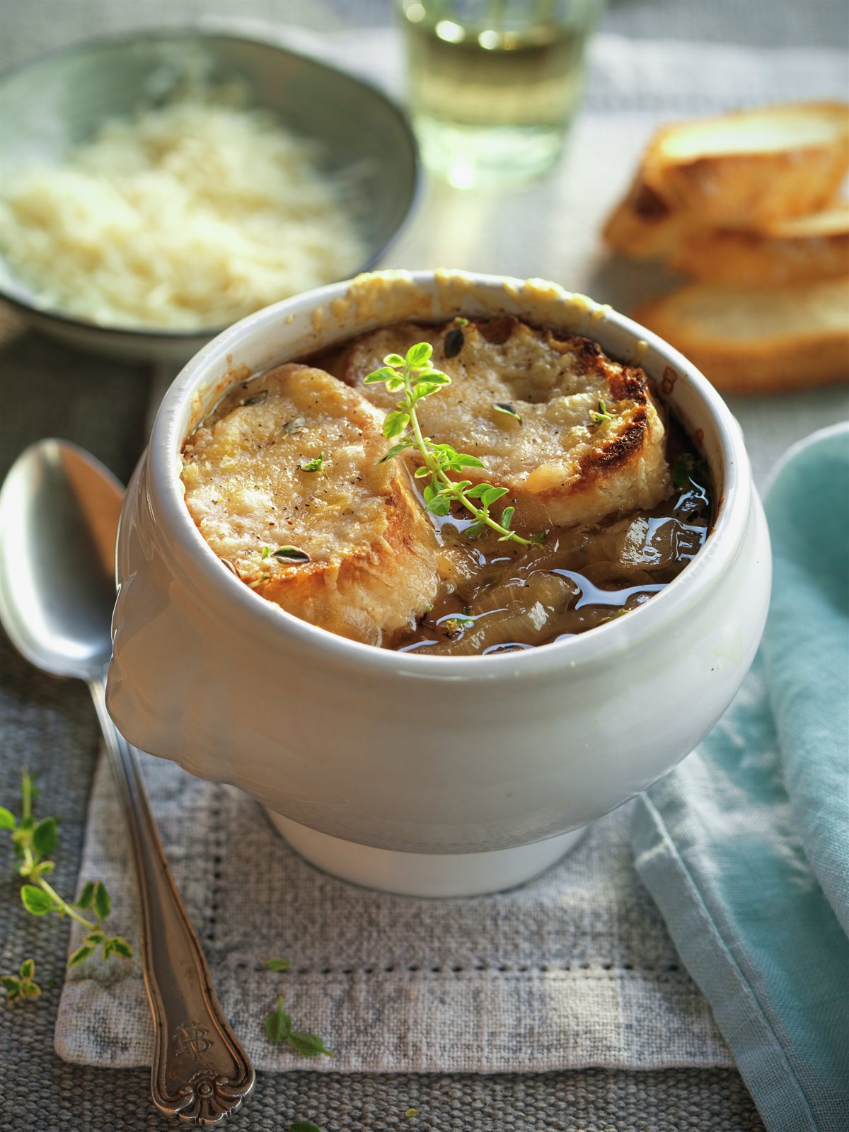 PASO A PASO SOPA CLÁSICA DE CEBOLLA GRATINADA AL HORNO