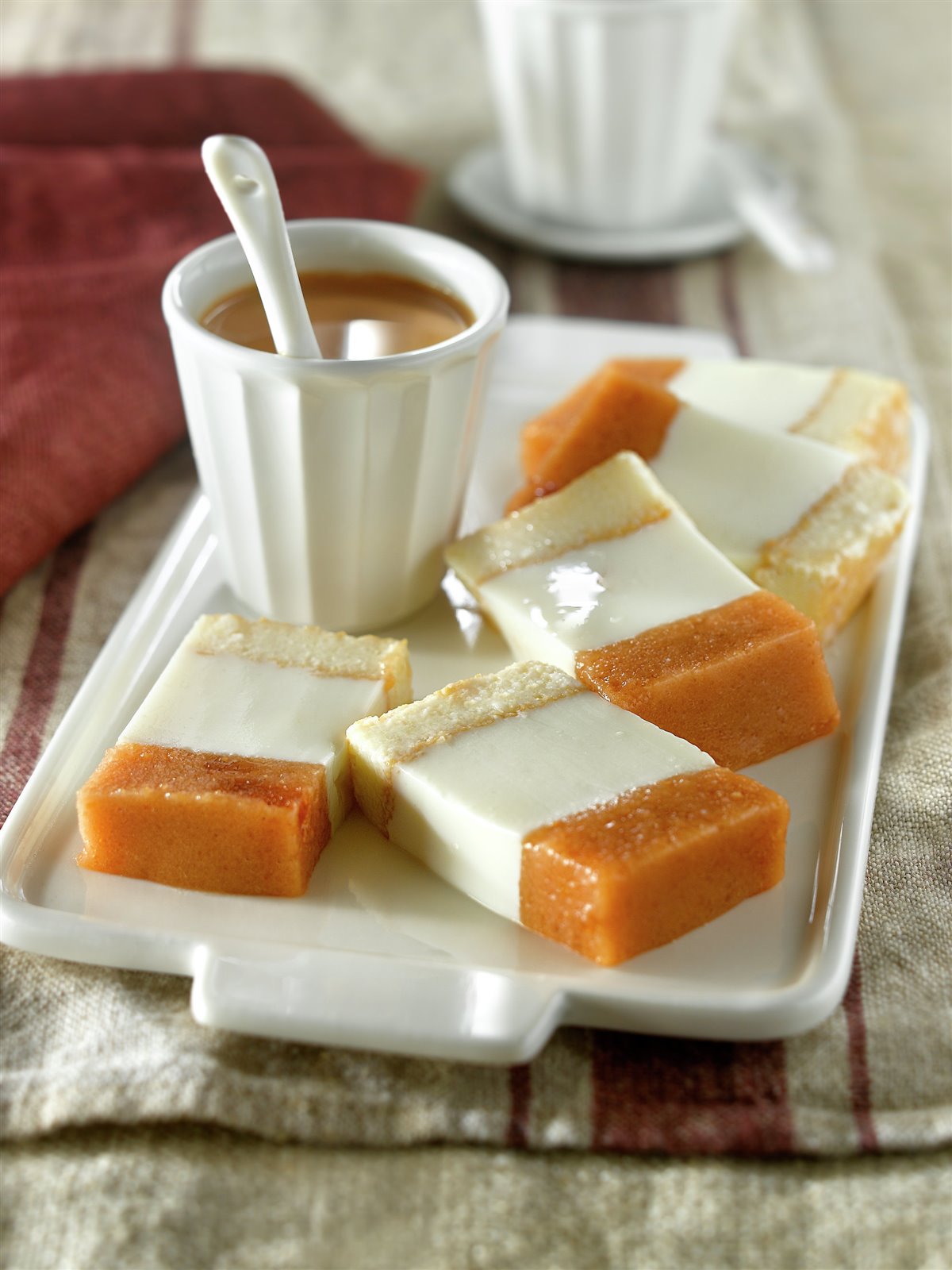 PASTEL DE MEMBRILLO Y QUESO FRESCO.