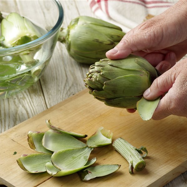 Cómo aprovechar las hojas de las alcachofas (una receta para triunfar)