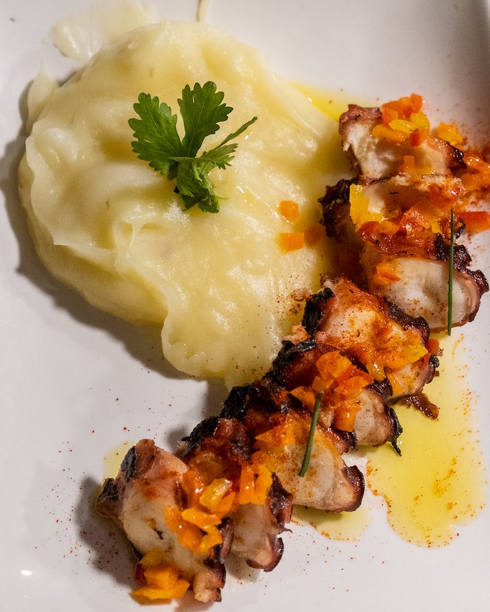 Pulpo a la brasa con parmentier de El Boulevard