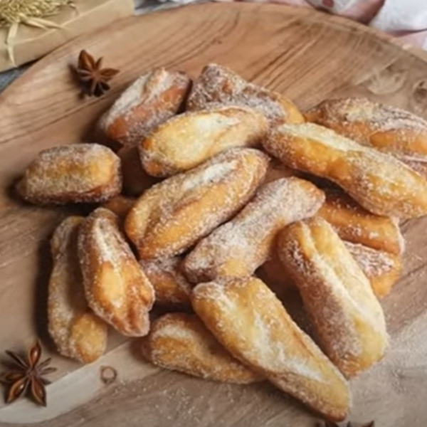 Huesos de San Expedito, el dulce tradicional de Sevilla que querrás comer todo el año (con vídeo)