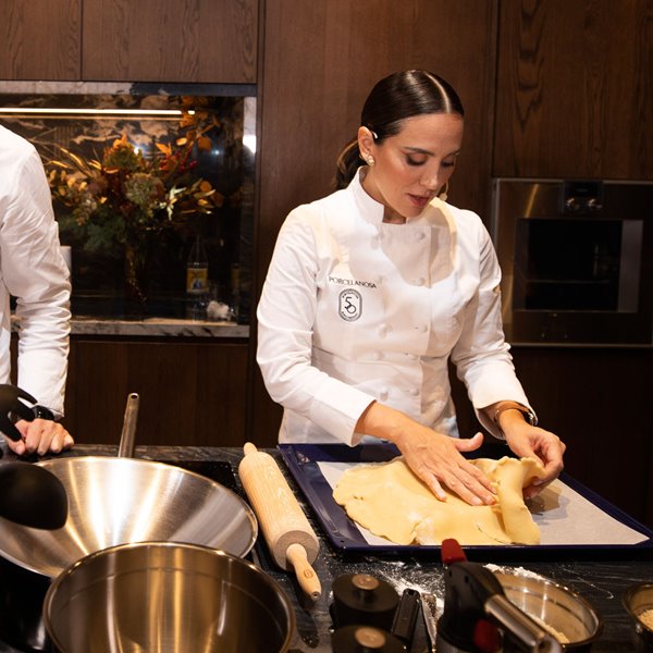 Tamara Falcó cocinando lemon pie