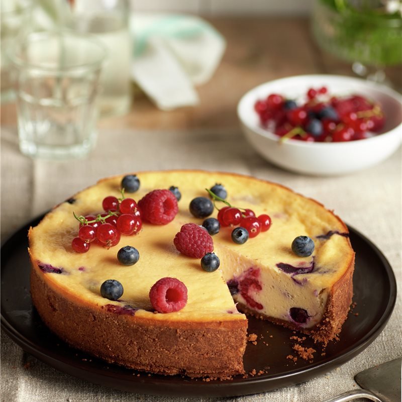 Cheesecake and red fruits