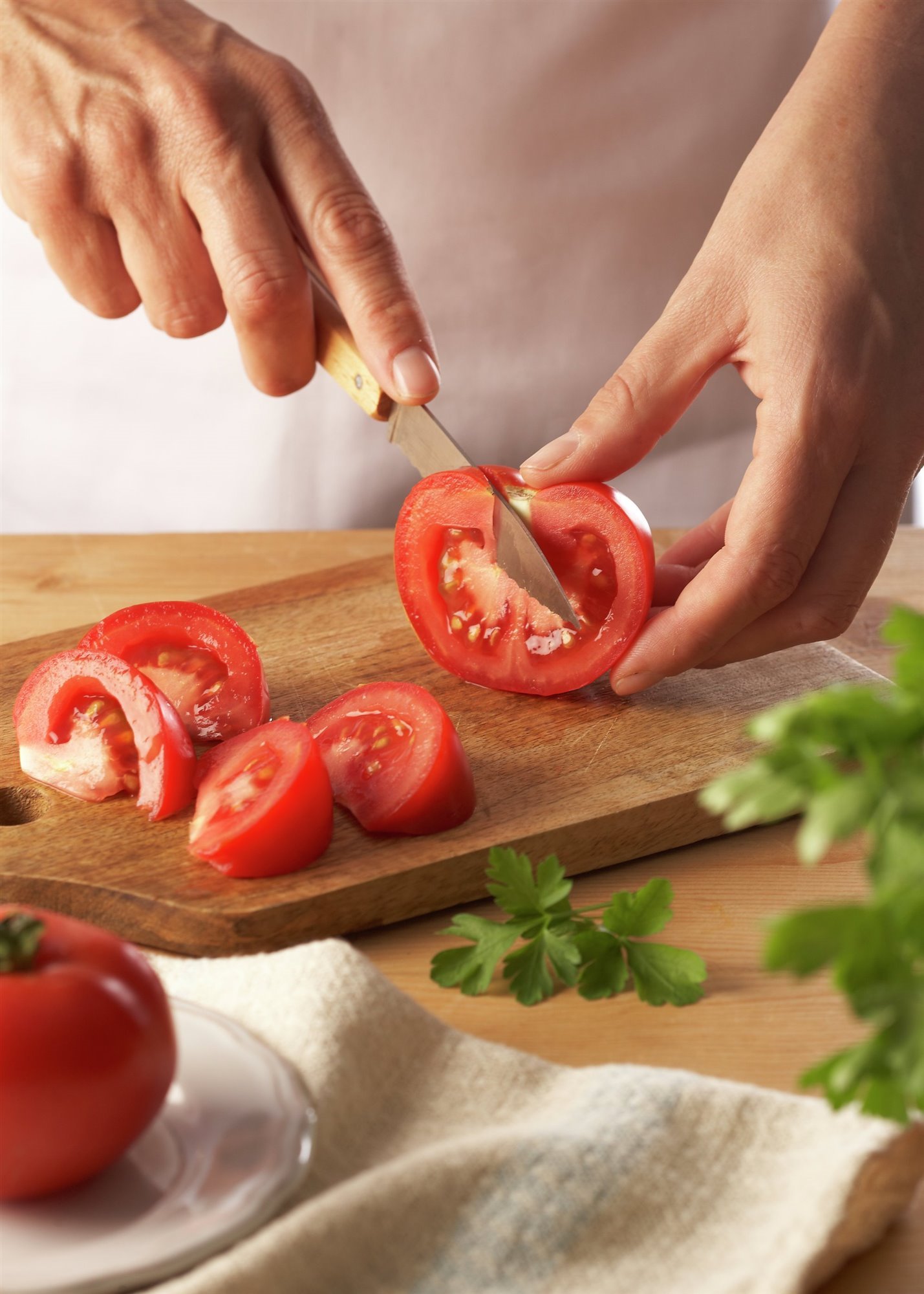 1. Corta los tomates