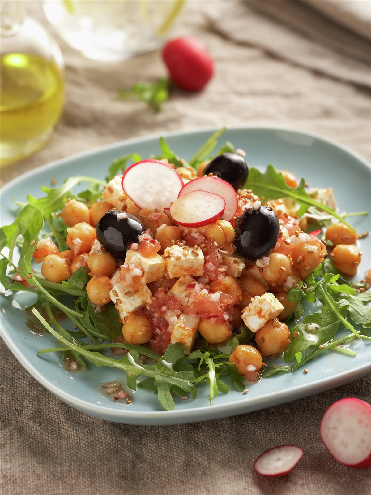 ENSALADA DE GARBANZOS CON VINAGRETA DE RABANITOS.