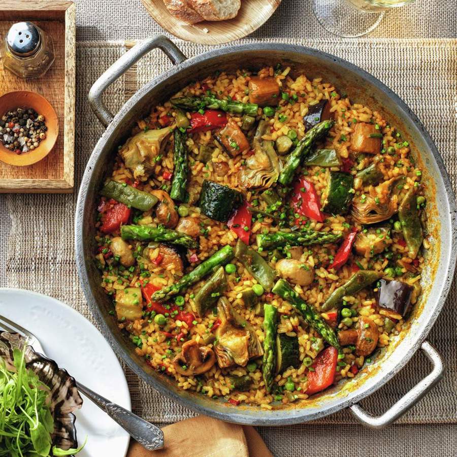 Paella con alcachofas y verduras ¡una delicia! (sin marisco ni carne)