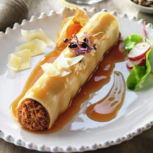 Canelón XL relleno de carrillera con aroma de foie