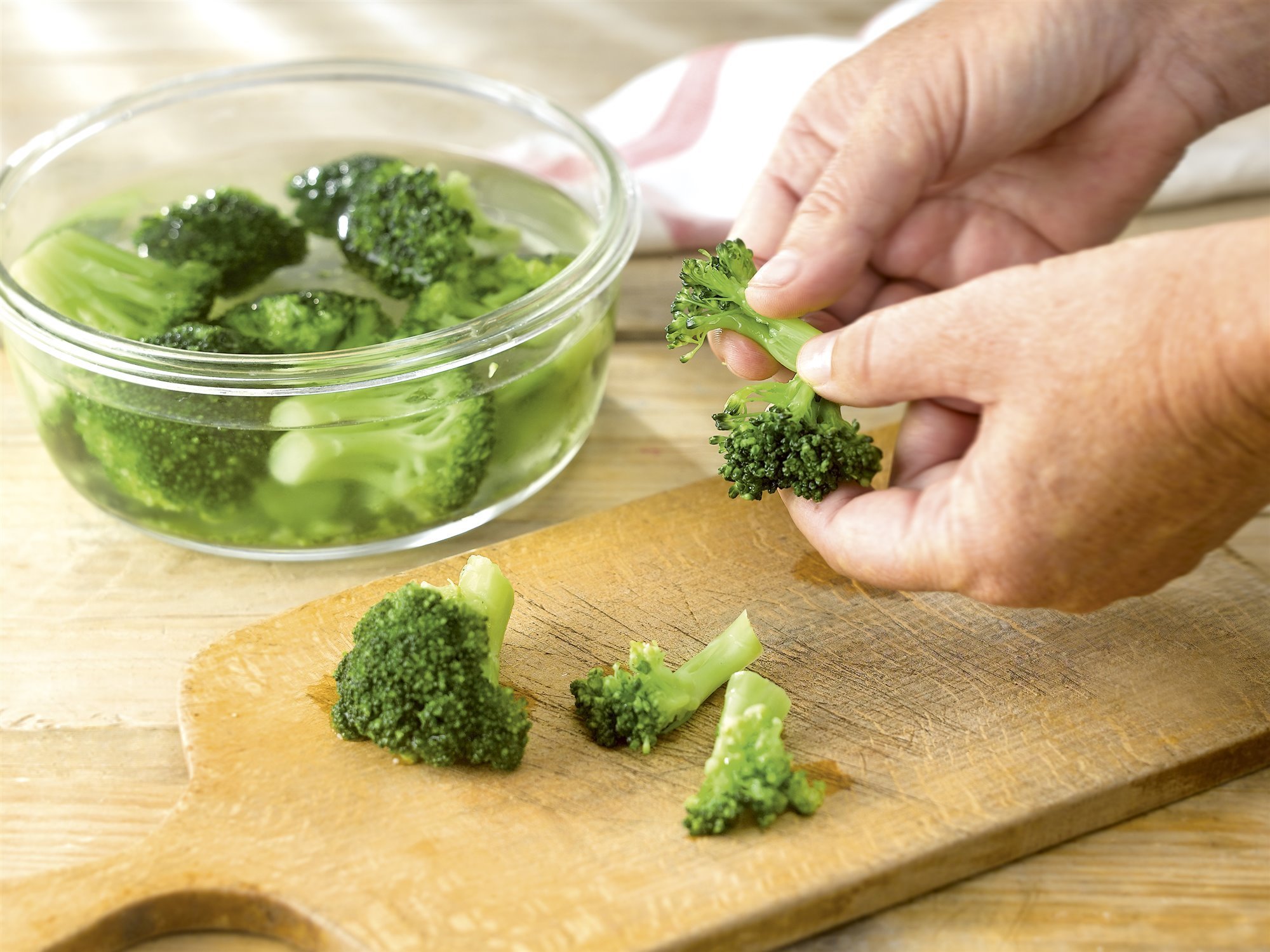 1. Separa los ramitos de brócoli