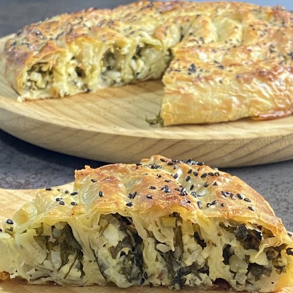 Borek turco con queso feta, la empanada rellena que cocinaban en 'Tierra Amarga' (con vídeo)