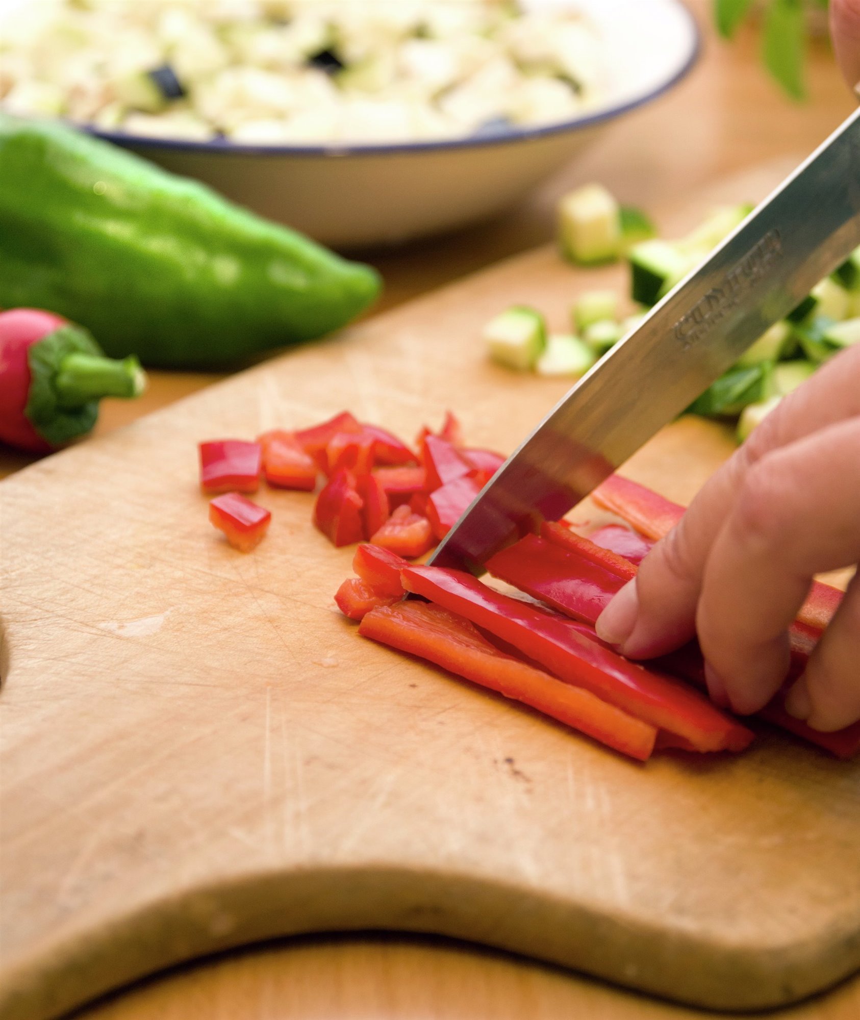 2. Corta las verduras en daditos