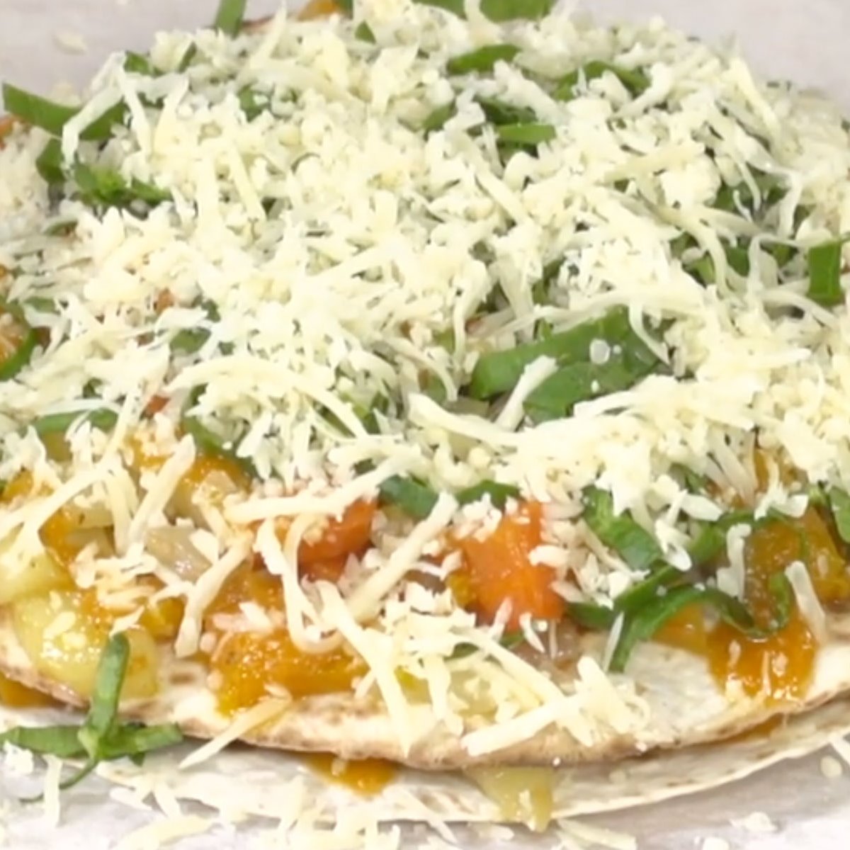 Pastel azteca de tortitas con verduras y queso, del chef Ander González