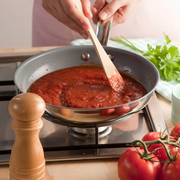 4. Haz la salsa de tomate