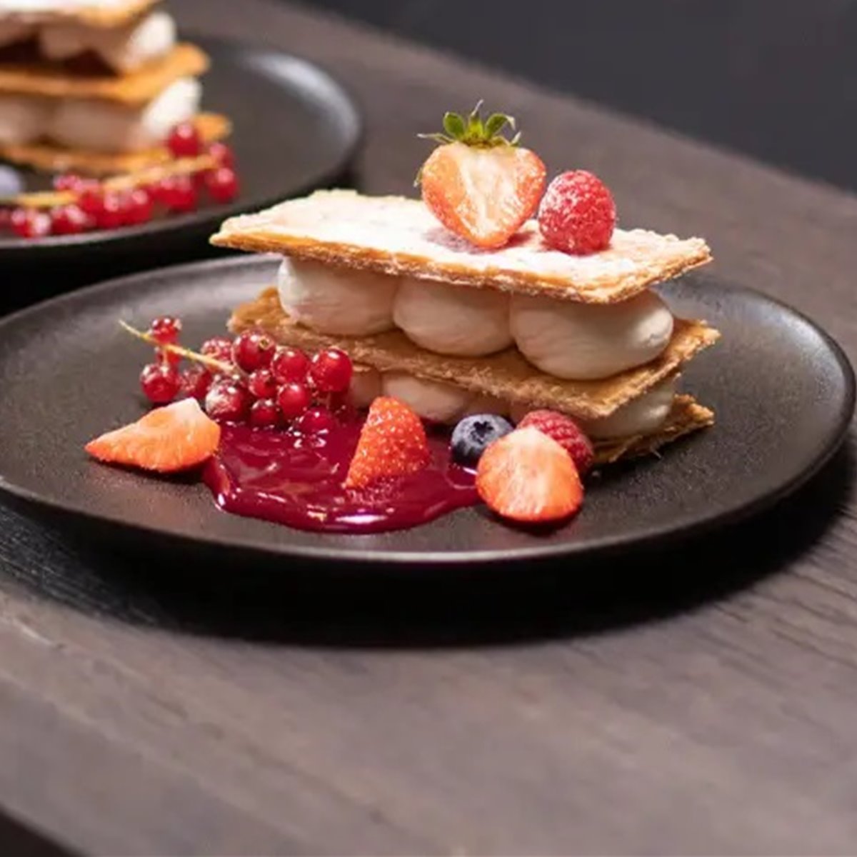 milhojas de crema y frutos rojos de tamara falcó