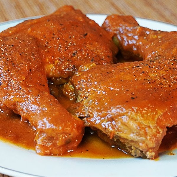 Pollo guisado en salsa, la receta infalible, fácil y barata de la abuela (con vídeo)