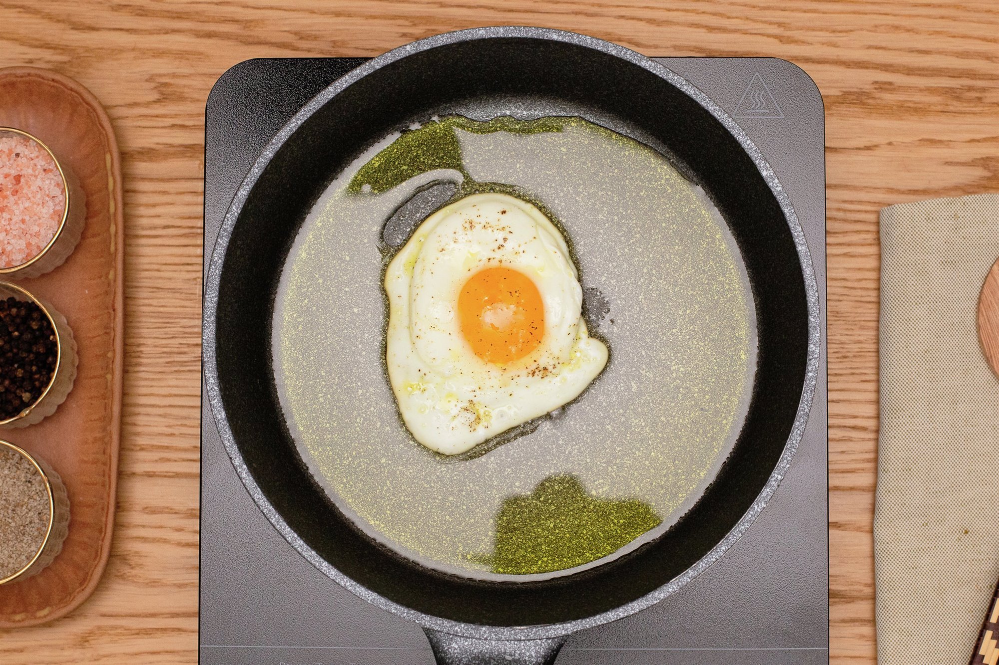 4. Fríe los huevos