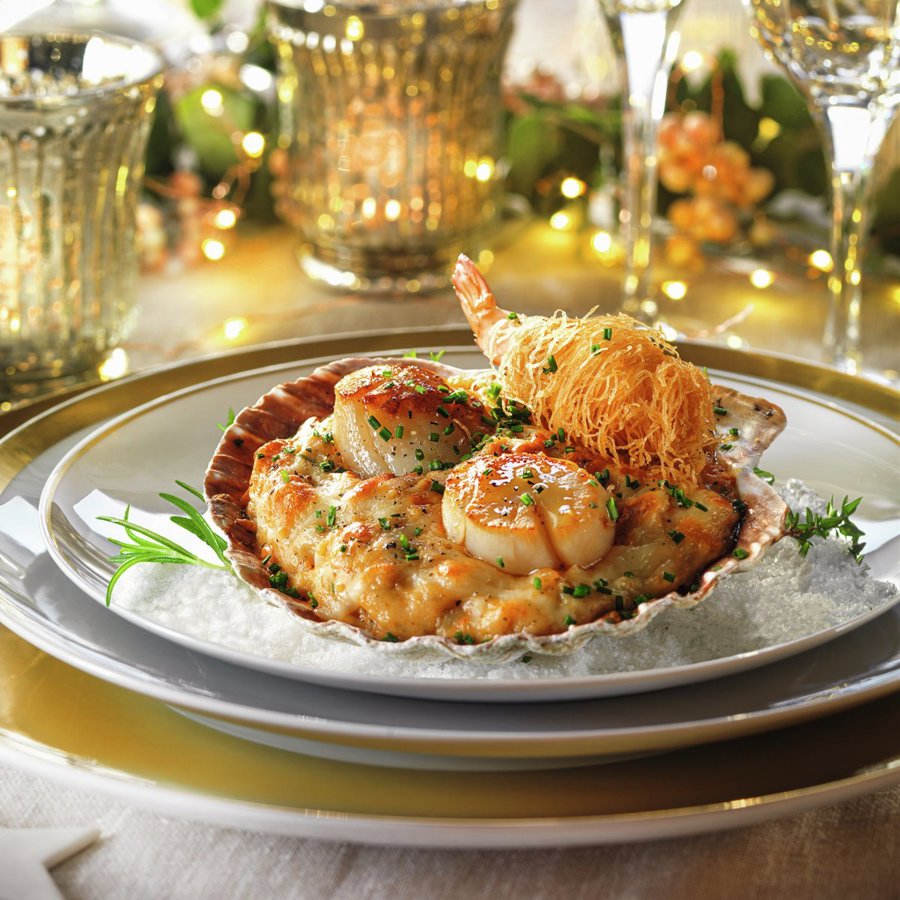 Vieiras Gratinadas Con Gambas Crujientes, En Su Concha