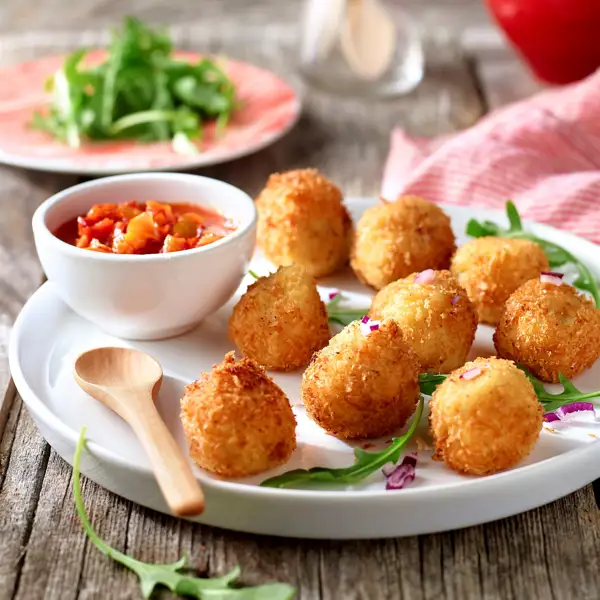 Croquetas de queso de cabra y cebolla caramelizada, el aperitivo perfecto con la mezcla más deliciosa