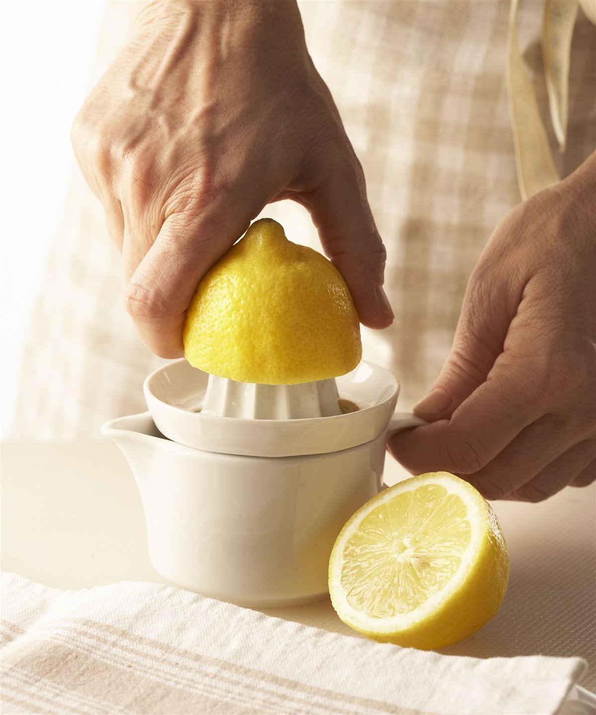3. Exprime limón