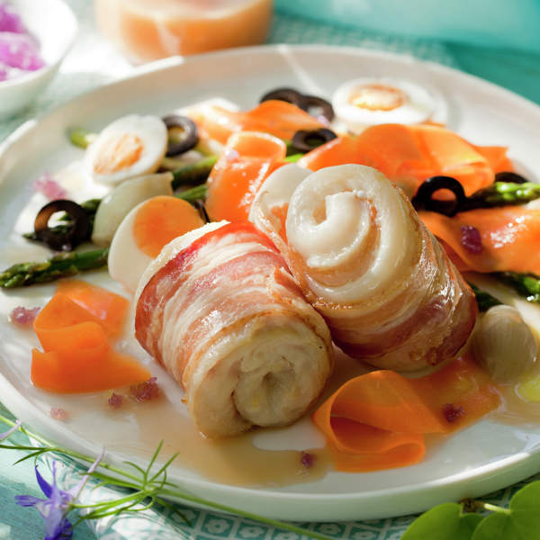 Rollitos de gallo envueltos con beicon y verduras ¡una cena ideal!