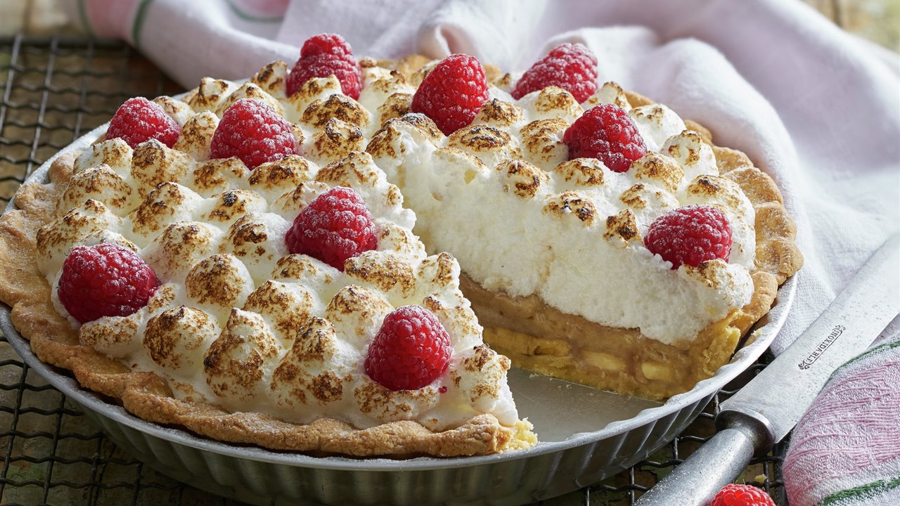 Tarta de plátano y merengue con frambuesas - Lecturas