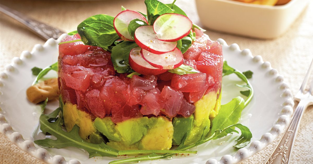Timbal de tartar de atún y aguacate