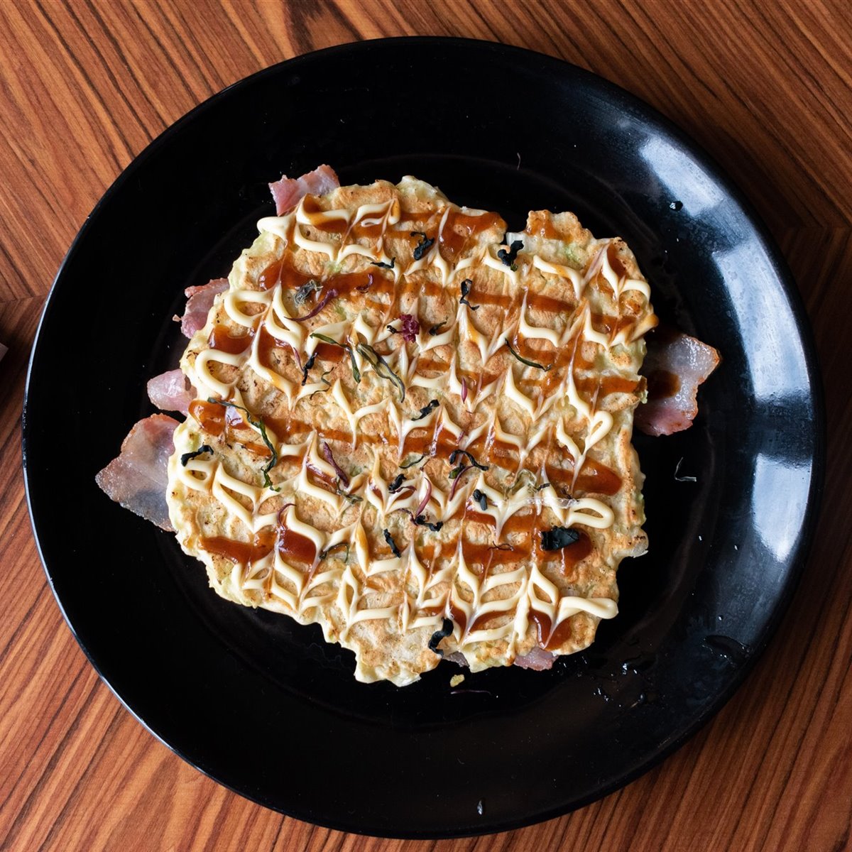 Okonomiyaki, la famosa pizza japonesa (que parece tortilla)