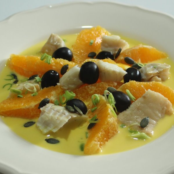 Ensalada de bacalao con naranja fácil, saludable y deliciosa (con vídeo)