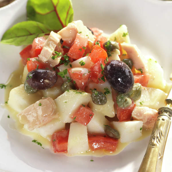 ENSALADA DE PATATA CON ATÚN Y ACEITUNAS.