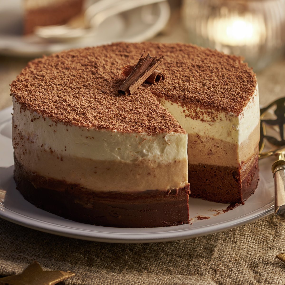 BIZCOCHO DE CHOCOLATE CON SEMIFRÍO DE TIRAMISÚ
