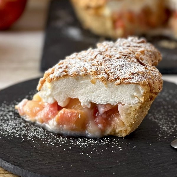 Tarta de manzana alemana con yogur griego, crujiente por fuera, jugosa por dentro