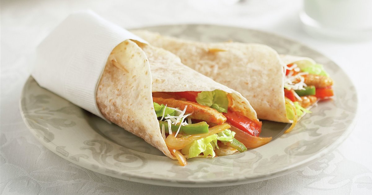 Fajitas de pollo, verduras y queso