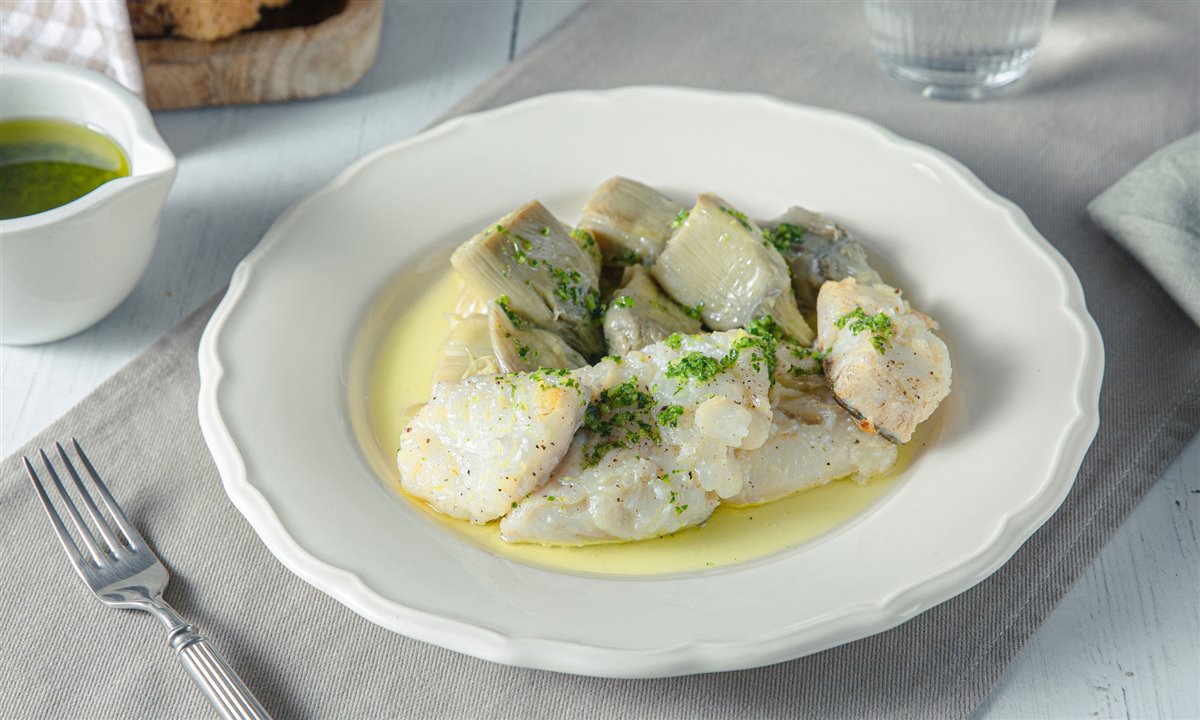 Lomo de bacalao con alcachofas