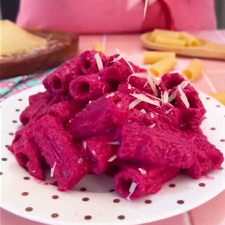 Pasta Barbie, la receta con salsa de color rosa más fácil (¡y ...