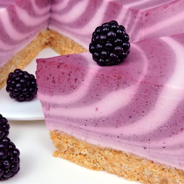 Tarta cebra de yogur y moras