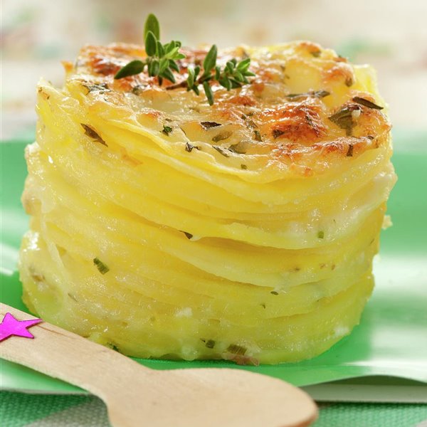 Pastelitos de patata y queso, los milhojas salados que te harán quedar como un chef