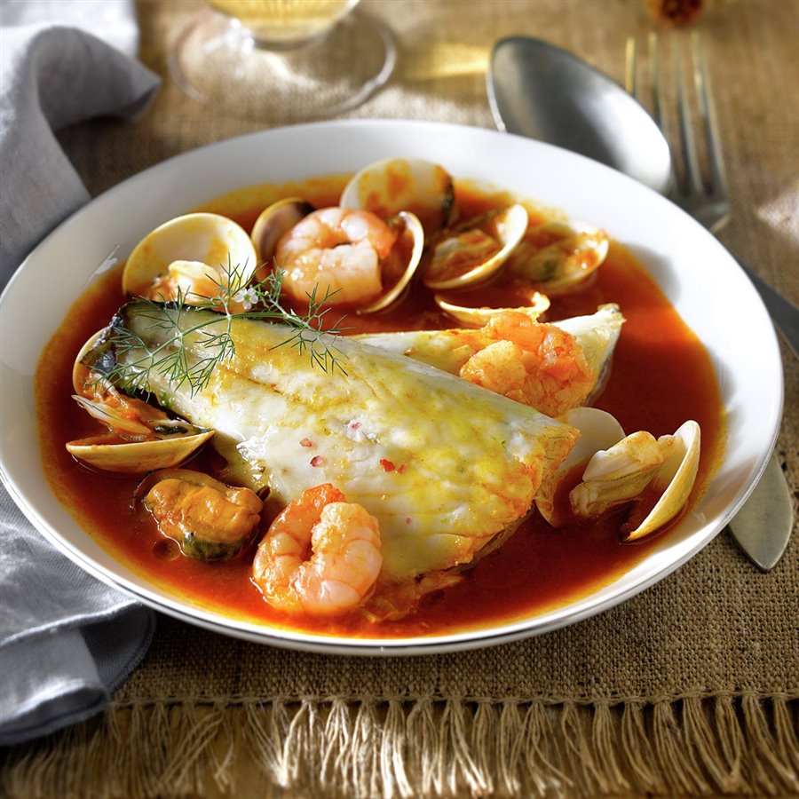 lubina-en-salsa-marinera-con-mejillones-gambas-y-almejas-guiso-de