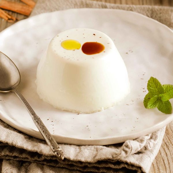 Panna cotta de yogur, postre italiano facilísimo ¡sin horno!