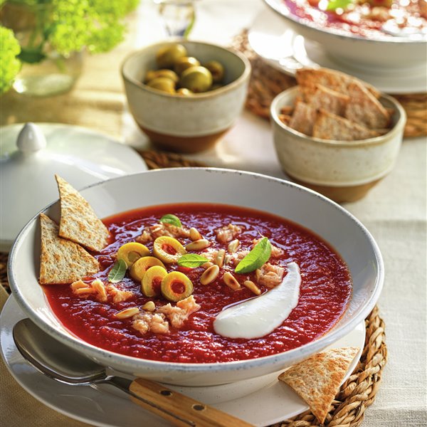 Sopa de tomate asado con bonito en conserva