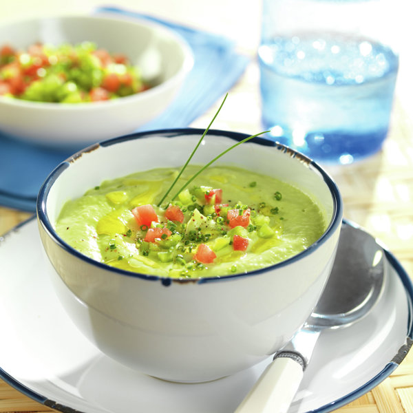 Gazpacho verde de aguacate con tropezones