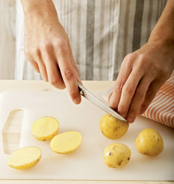 1. Trocea las patatas