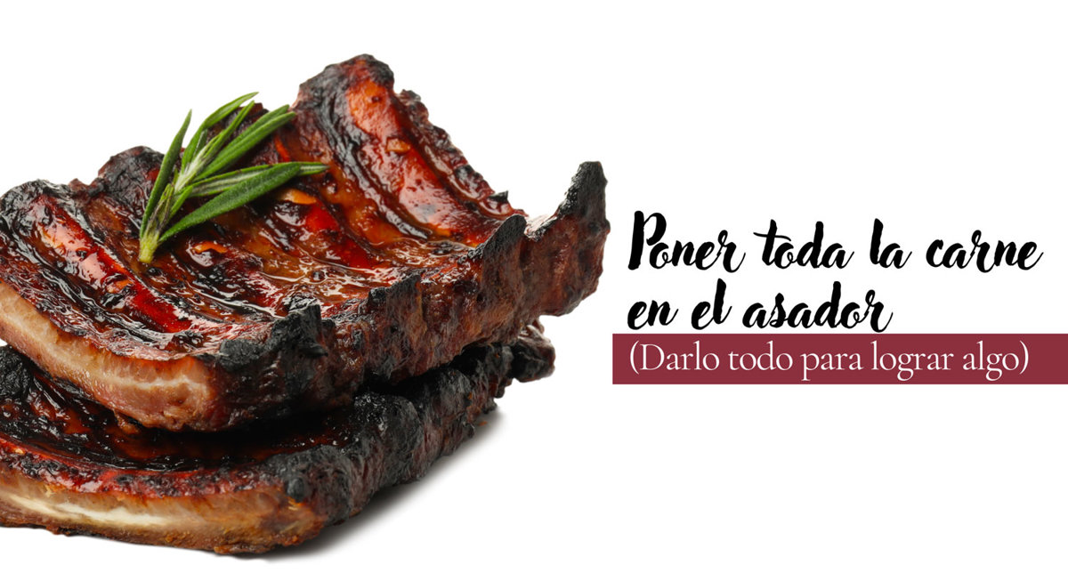 Poner toda la carne en el asador