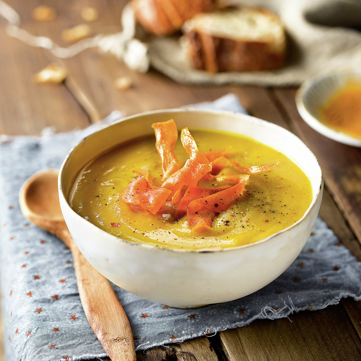 Crema de chirivías y alcachofas con crujiente de boniato