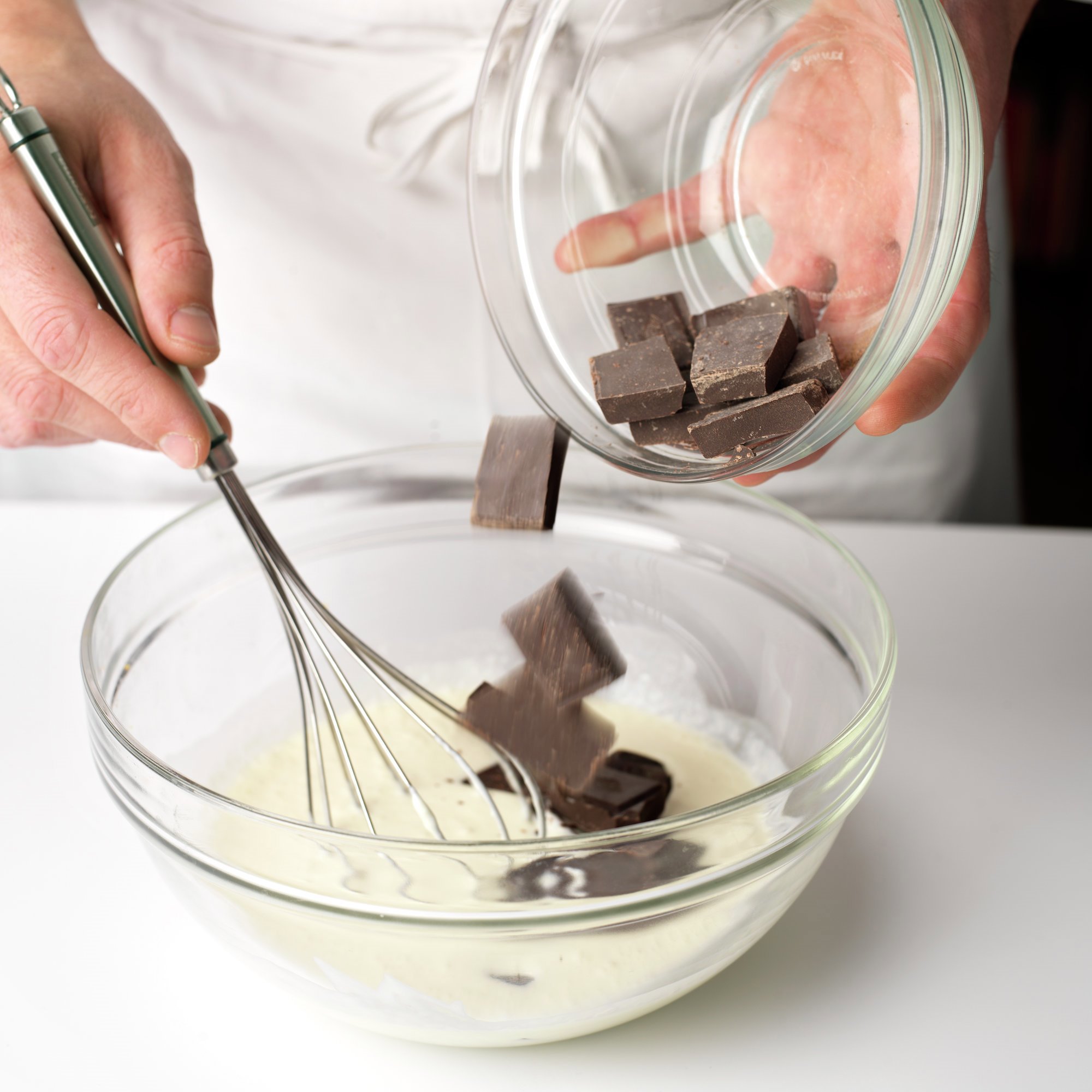 4. Mezcla nata con chocolate troceado