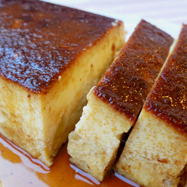 Postre de la abuela con manzana y restos de pan seco, una receta fácil y barata