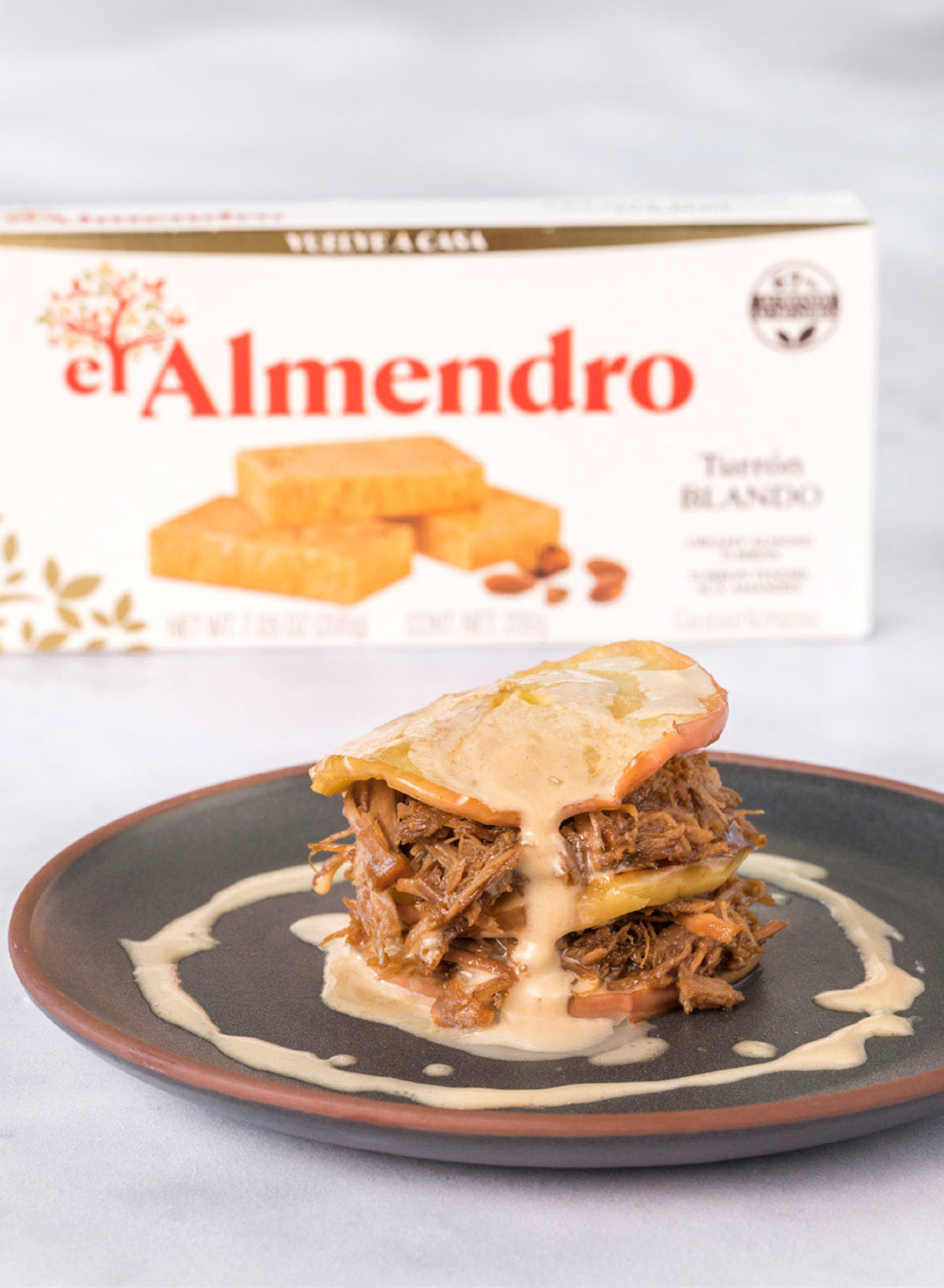 Recetario El Almendro 20 canapé de rabo de toro con salsa de turrón