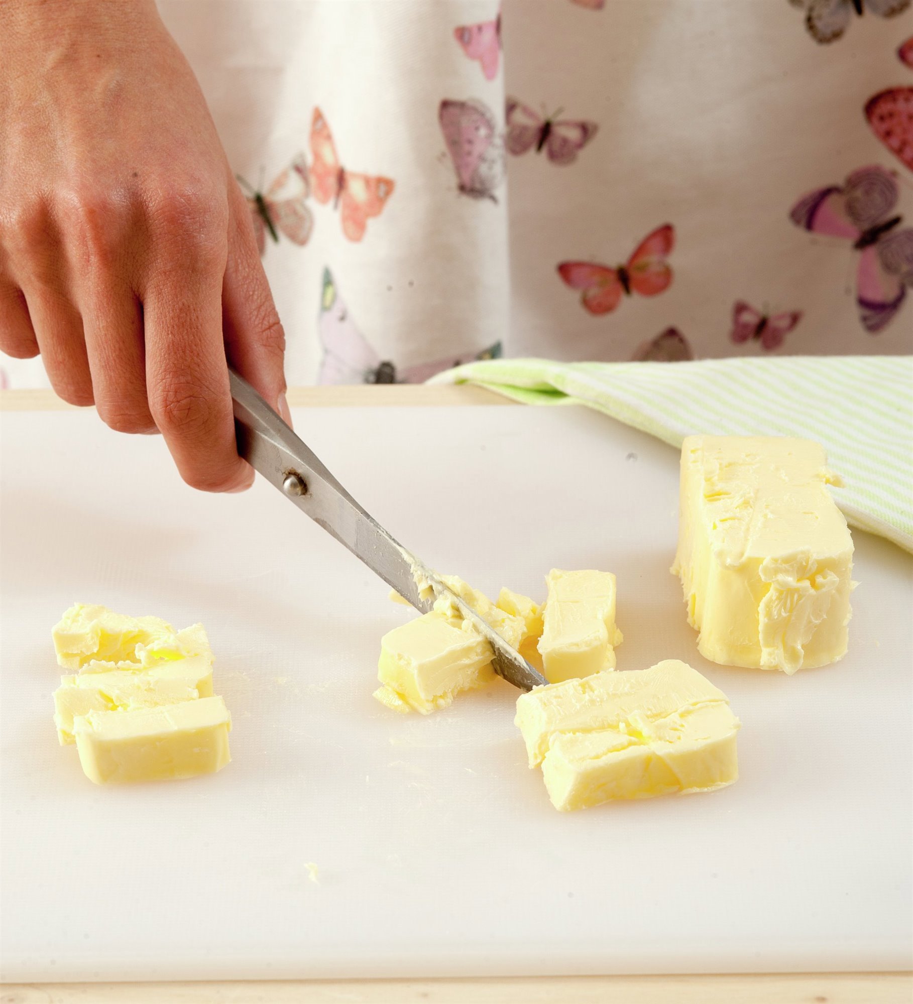 1. Trocea la mantequilla